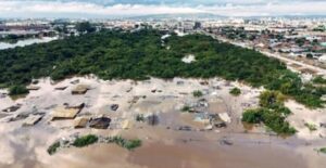 bairro-de-sarandi-em-porto-alegre-completamente-inundado-interior-do-estado-tambem-foi-atingido-e-colheitas-devem-ser-prejudicadas-foto-carlos-fabal-estadao-cIvFVO_918x474