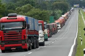 Faltam caminhoneiros em quase 90% das transportadoras no Brasil